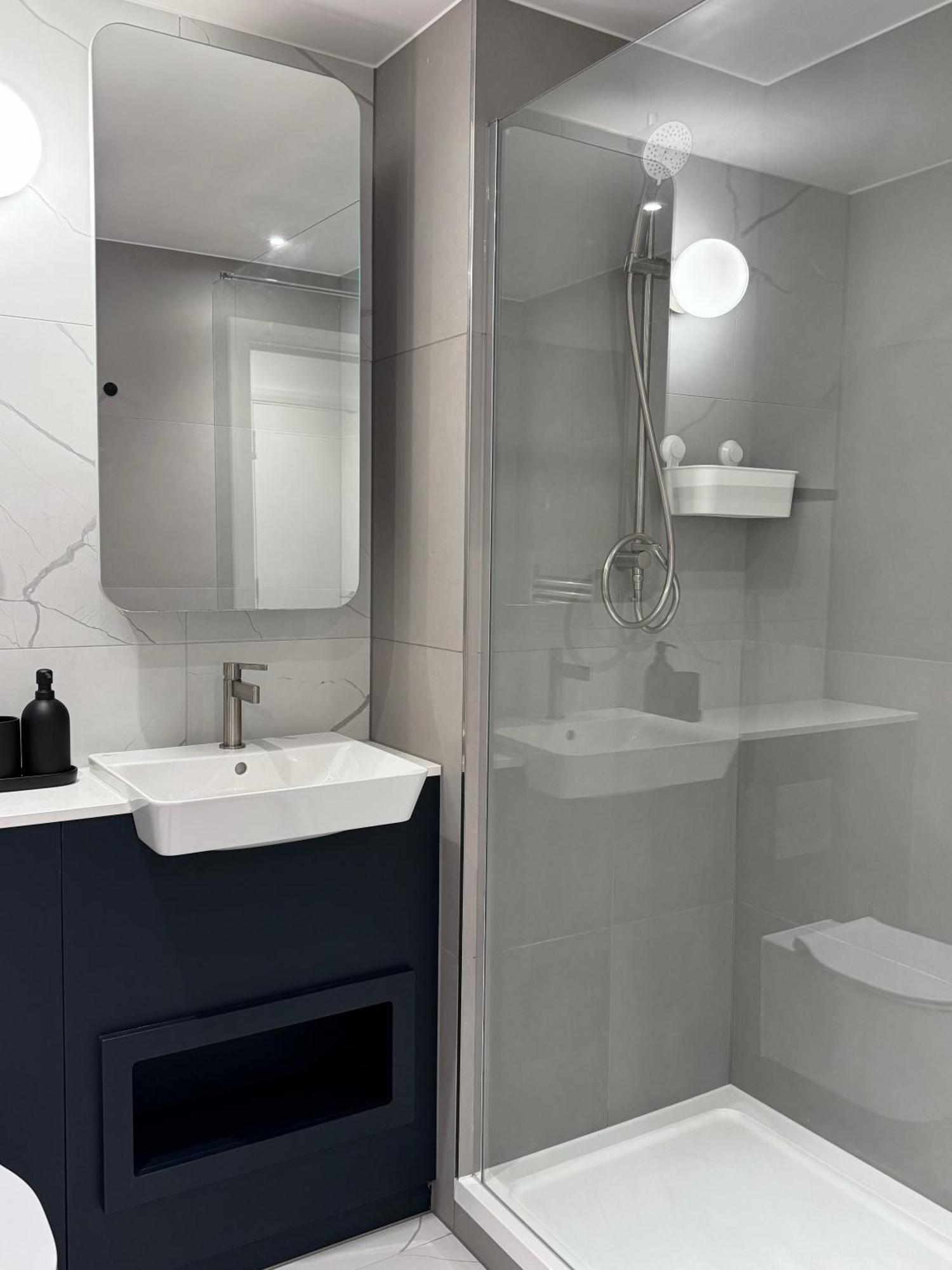 Modern Gem Near Excel & O2 Arena Balcony! * London