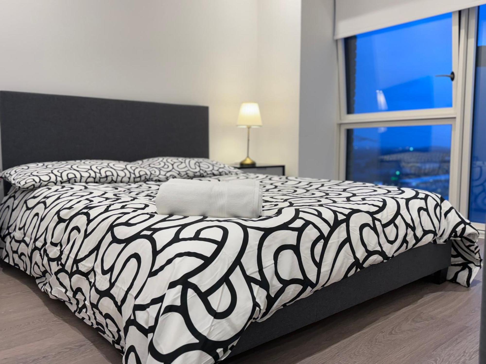 Lägenhet Modern Gem Near Excel & O2 Arena Balcony!
