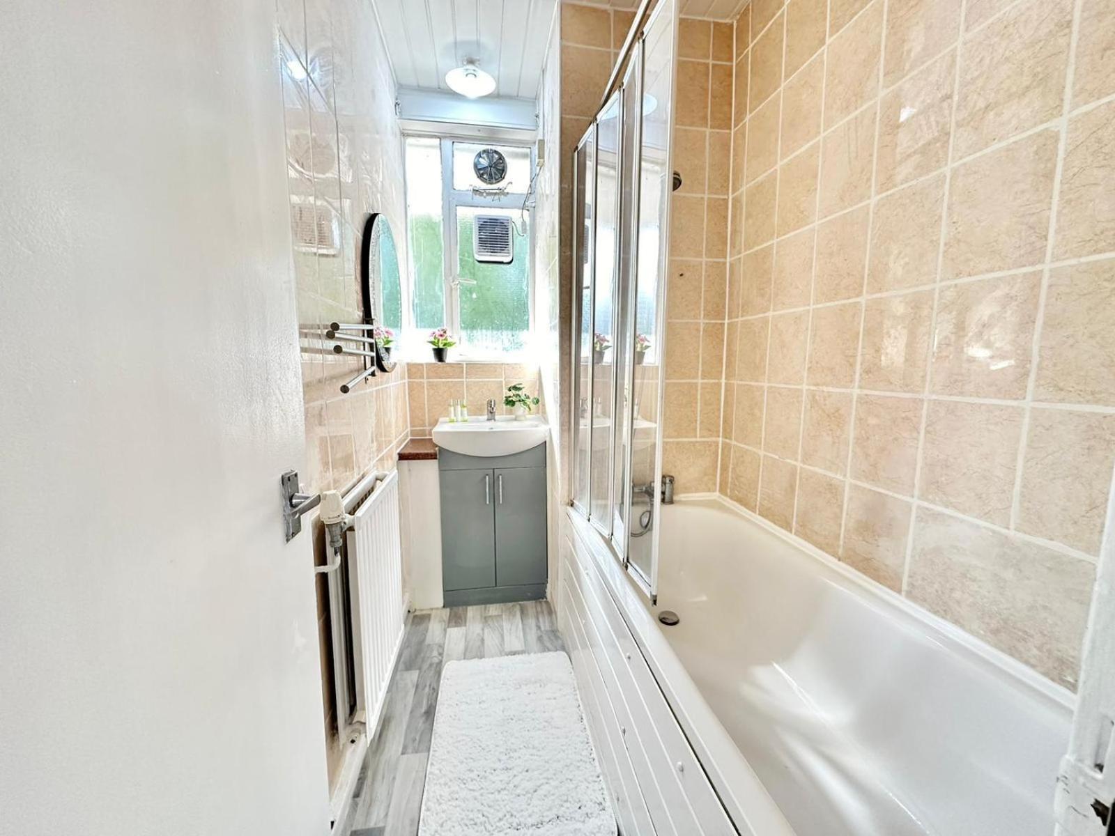 Two Bedroom Near Paddington Station * London