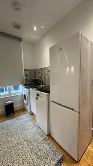 Modern Flat In * Londra