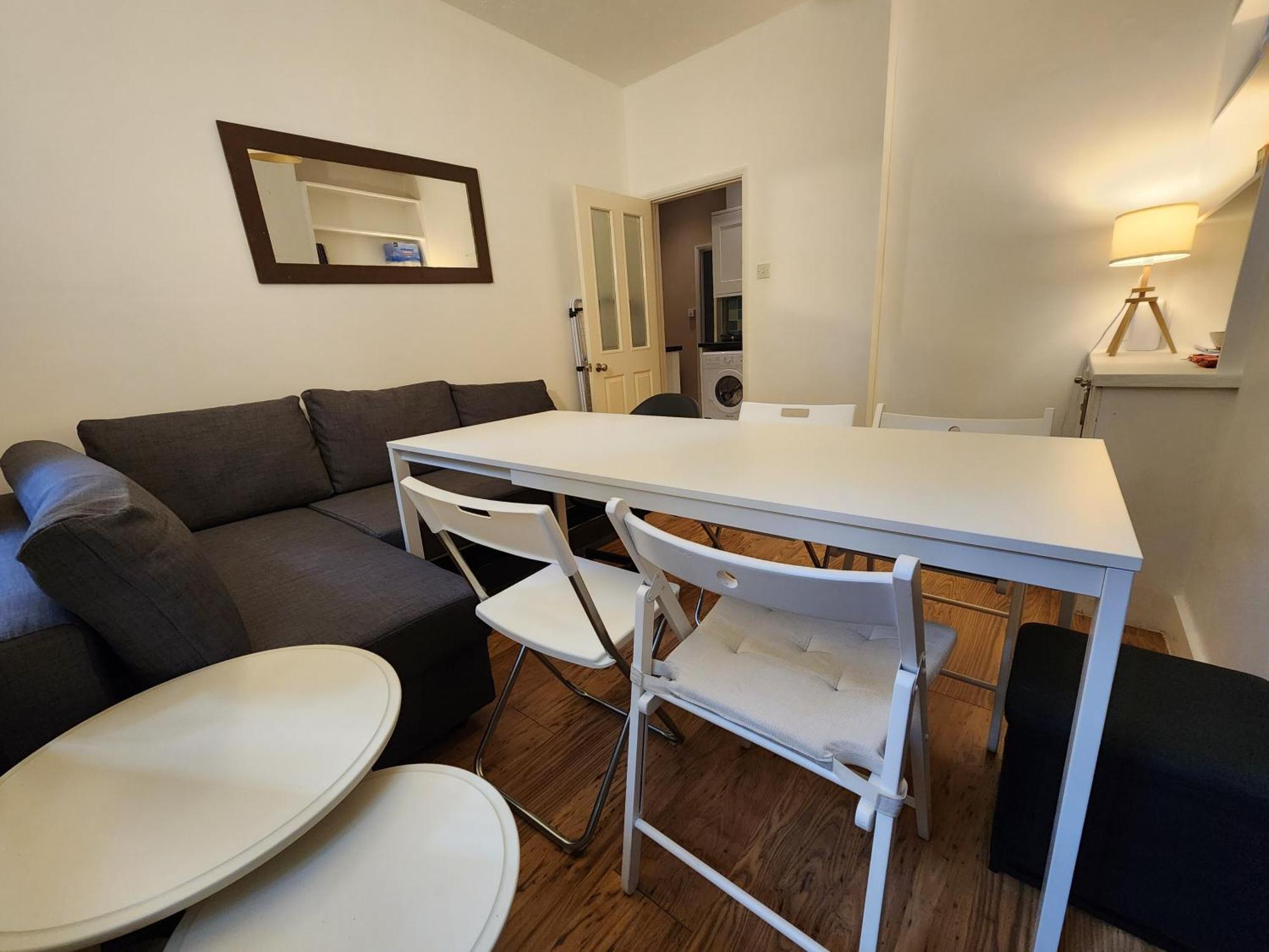 Cozy & Charming 2-bedroom Flat In Prime