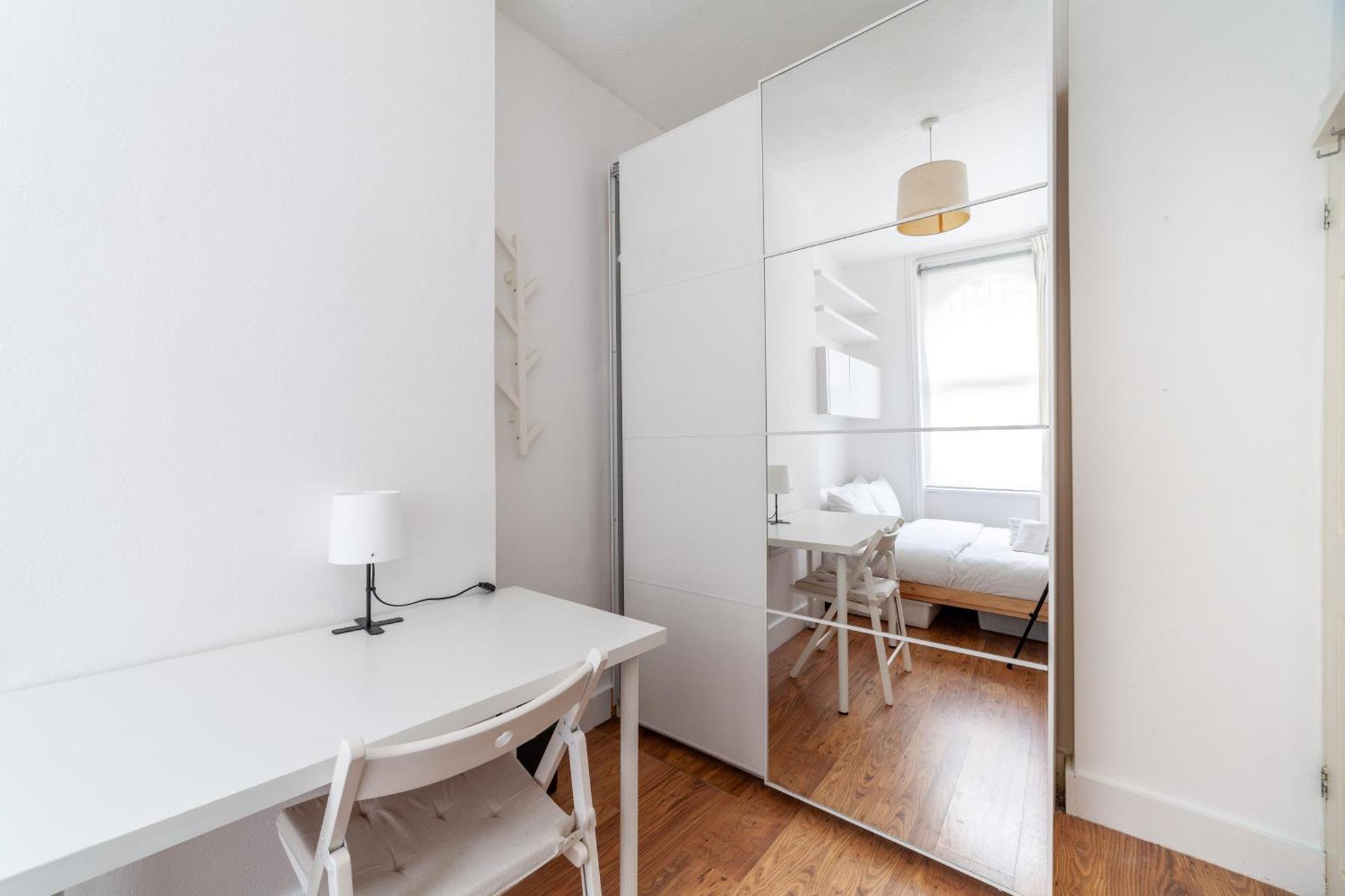 Cozy & Charming 2-bedroom Flat In Prime Apartment