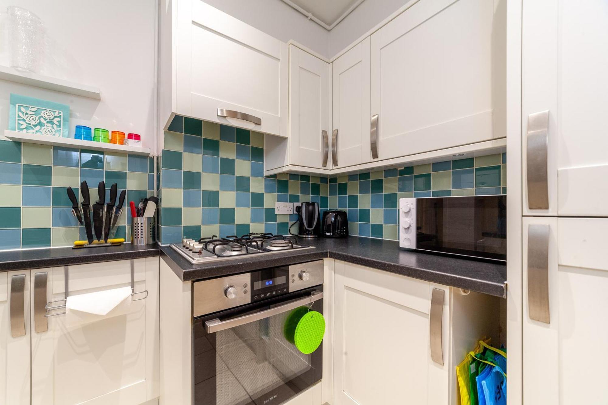 Cozy & Charming 2-bedroom Flat In Prime *
