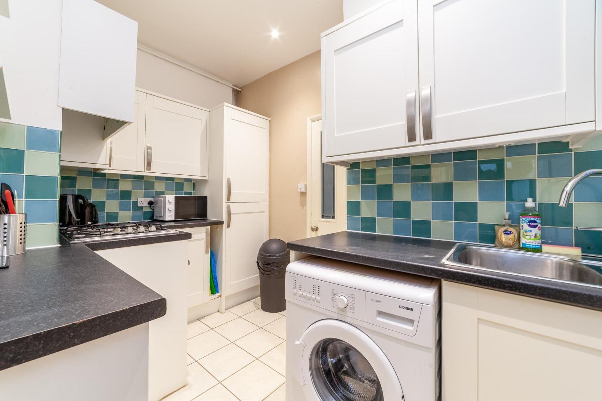 Cozy & Charming 2-bedroom Flat In Prime *
