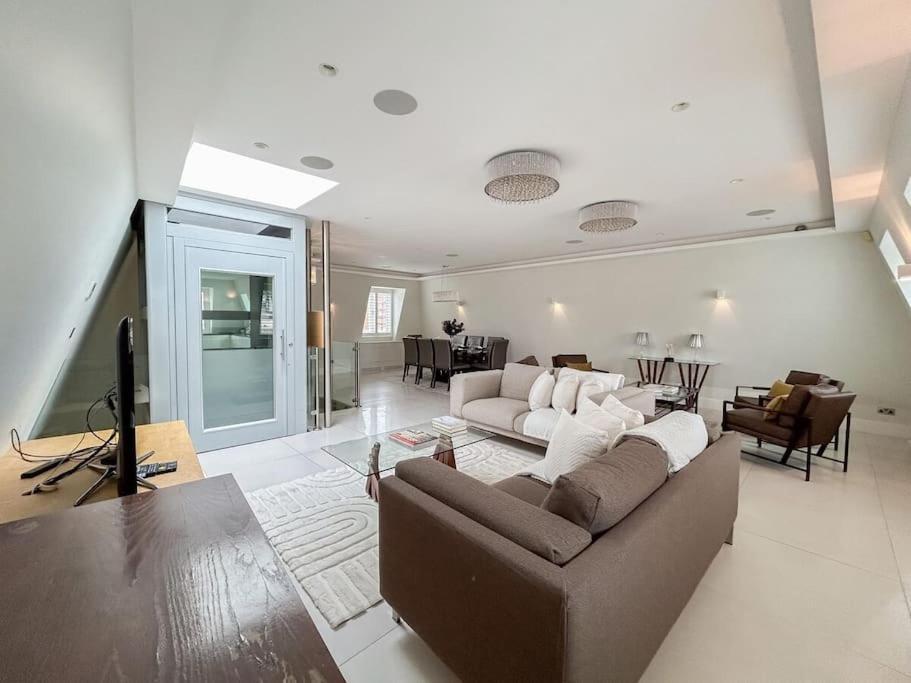 Elegant Penthouse In Prime Location Lejlighed London