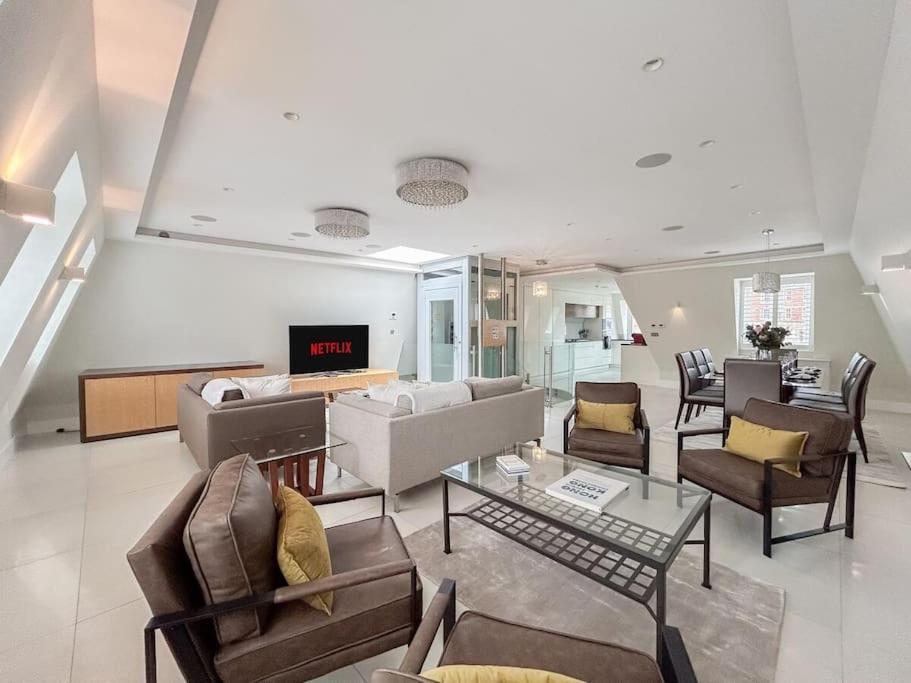 Lejlighed Elegant Penthouse In Prime Location