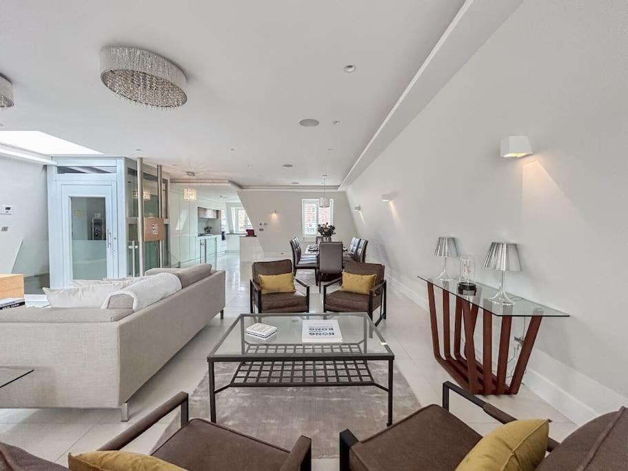 Lejlighed Elegant Penthouse In Prime Location *