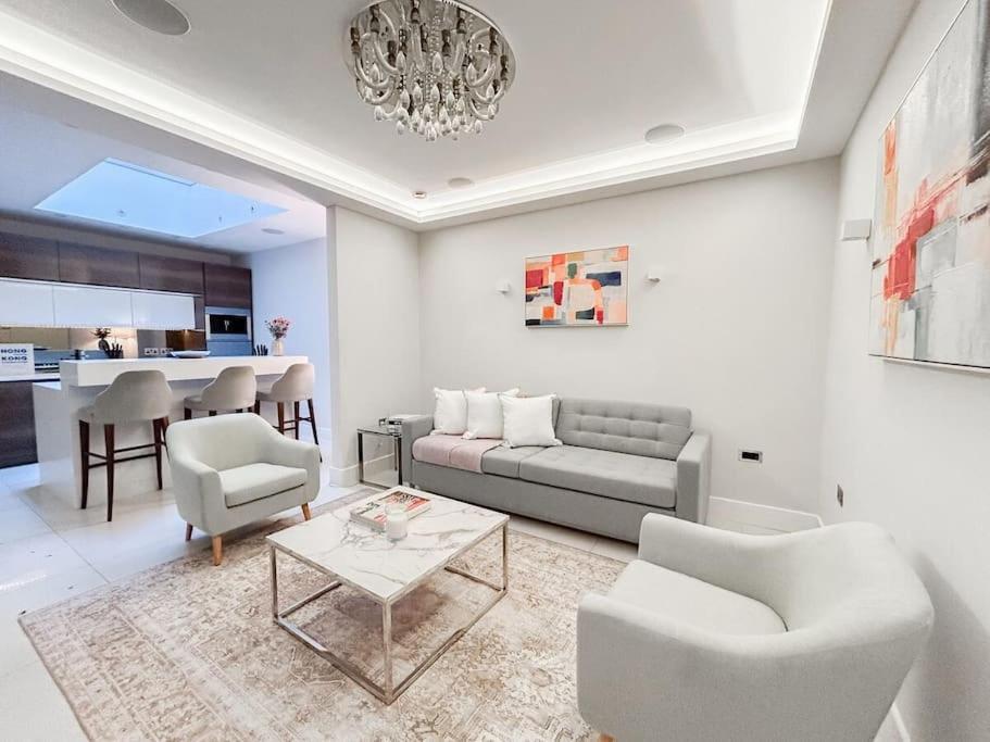 Stylish And Spacious In Prime Appartement *