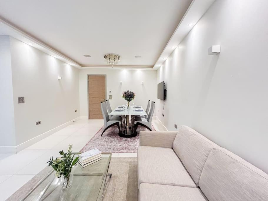 Stylish And Spacious In Prime Appartement Londen