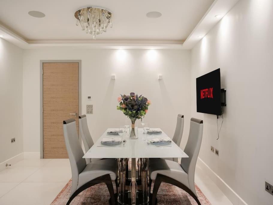 Stylish And Spacious In Prime * Londen