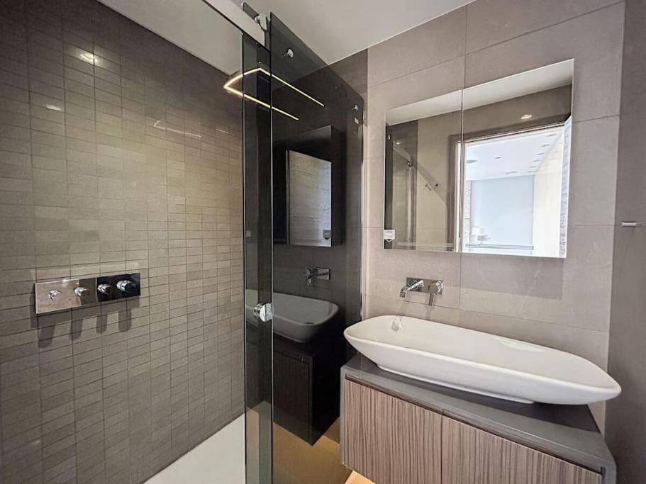Stylish And Spacious In Prime Londen