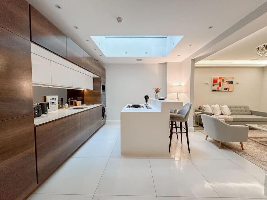 Stylish And Spacious In Prime Appartement Londen