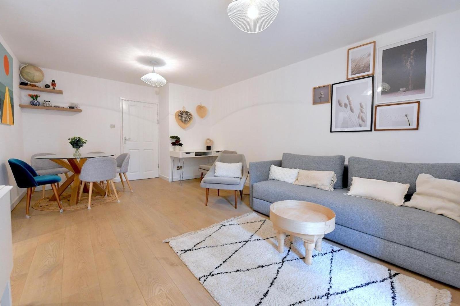 2 Bedrooms Sleep 6 Free Parking Appartement