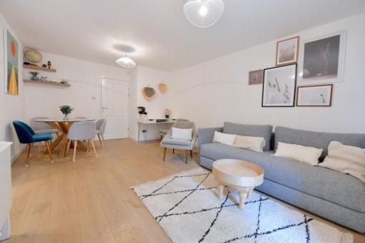 2 Bedrooms Sleep 6 Free Parking Londen