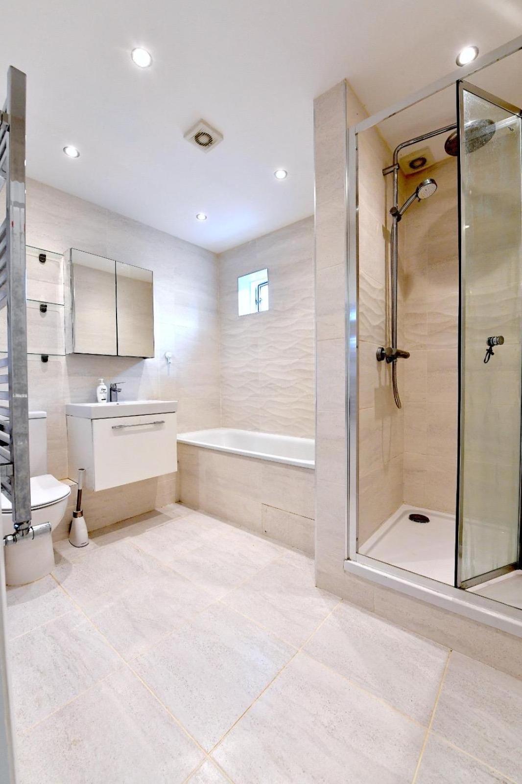 2 Bedrooms Sleep 6 Free Parking Londen
