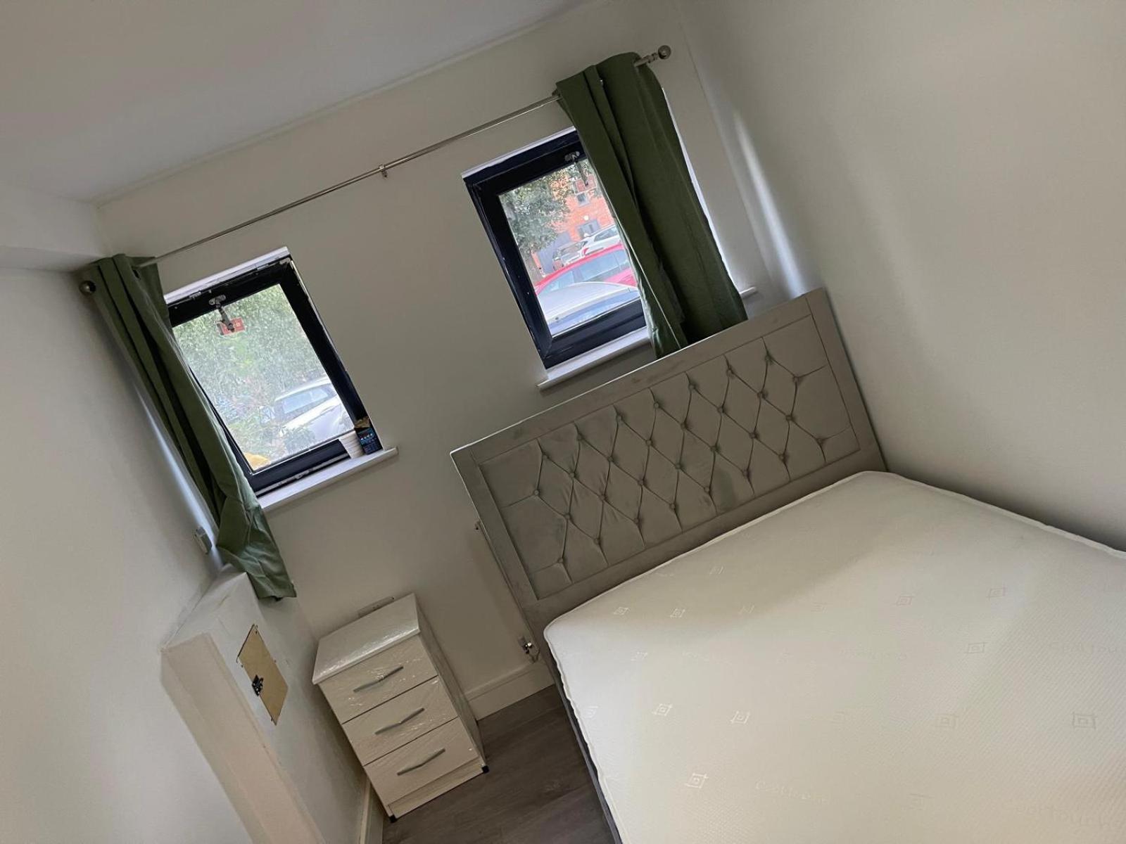 En-suite Cozy Double Bedroom * London