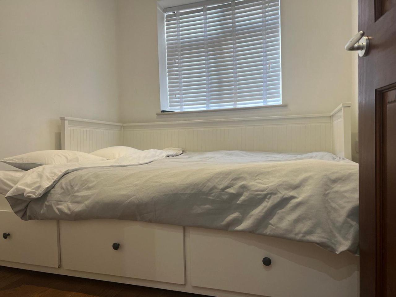 Self Contain With Room, Double Bed, Kitchen Affittacamere