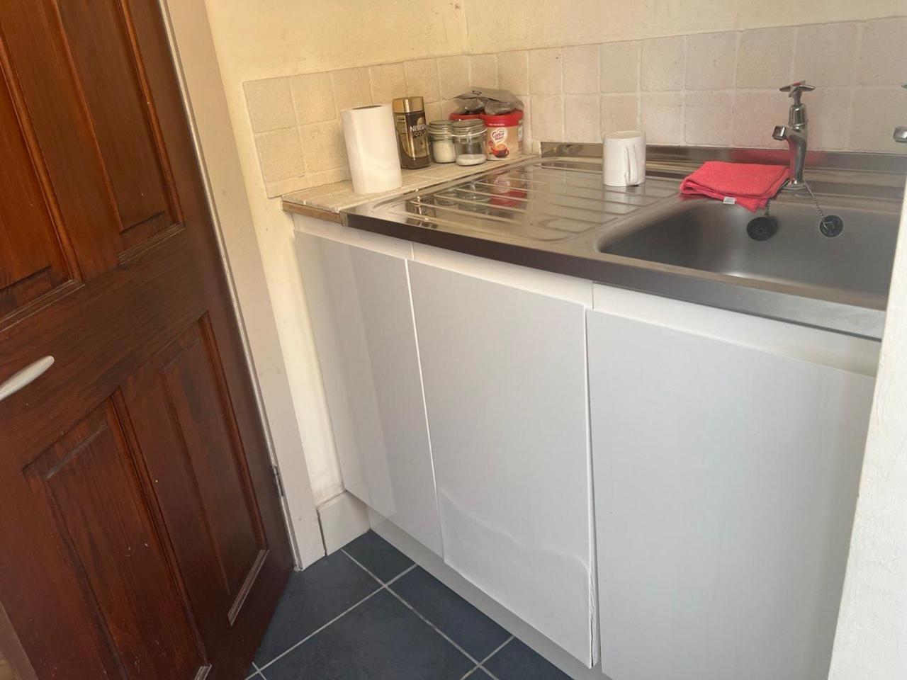Self Contain With Room, Double Bed, Kitchen Affittacamere *