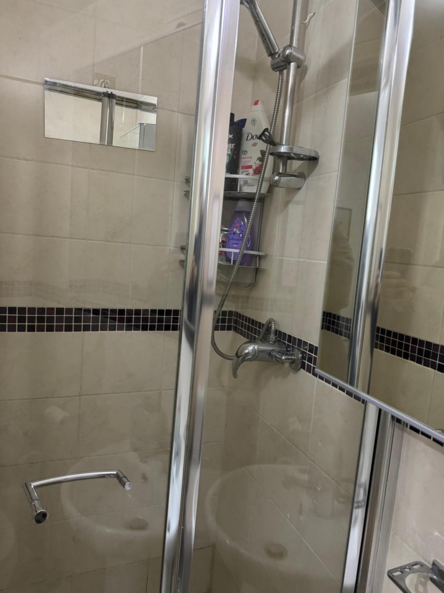 Double Bed With En-suite & Free Parking In Cricklewood Nw2 * London