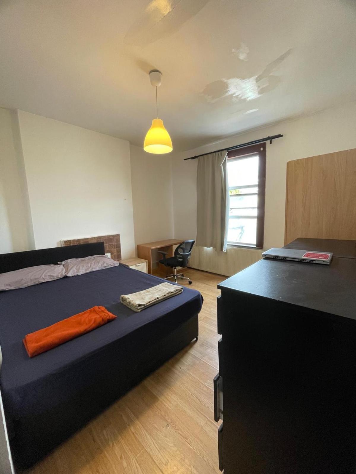 Large Double Bedroom - Posh Area Accommodatie bij particulieren