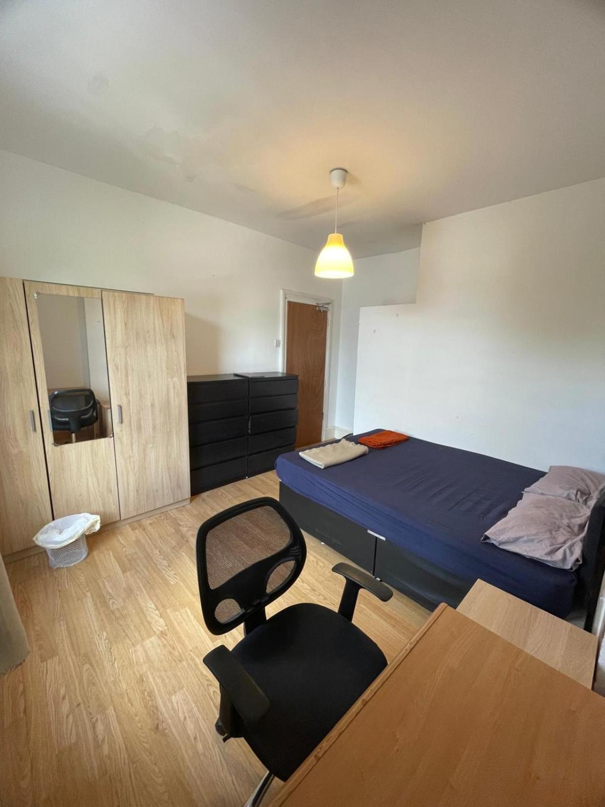 Large Double Bedroom - Posh Area Accommodatie bij particulieren