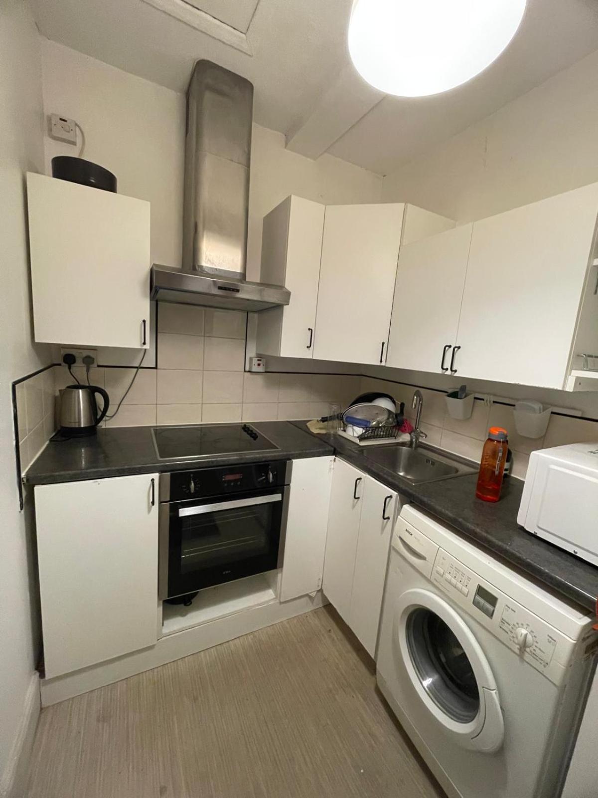 Large Double Bedroom - Posh Area Accommodatie bij particulieren Londen