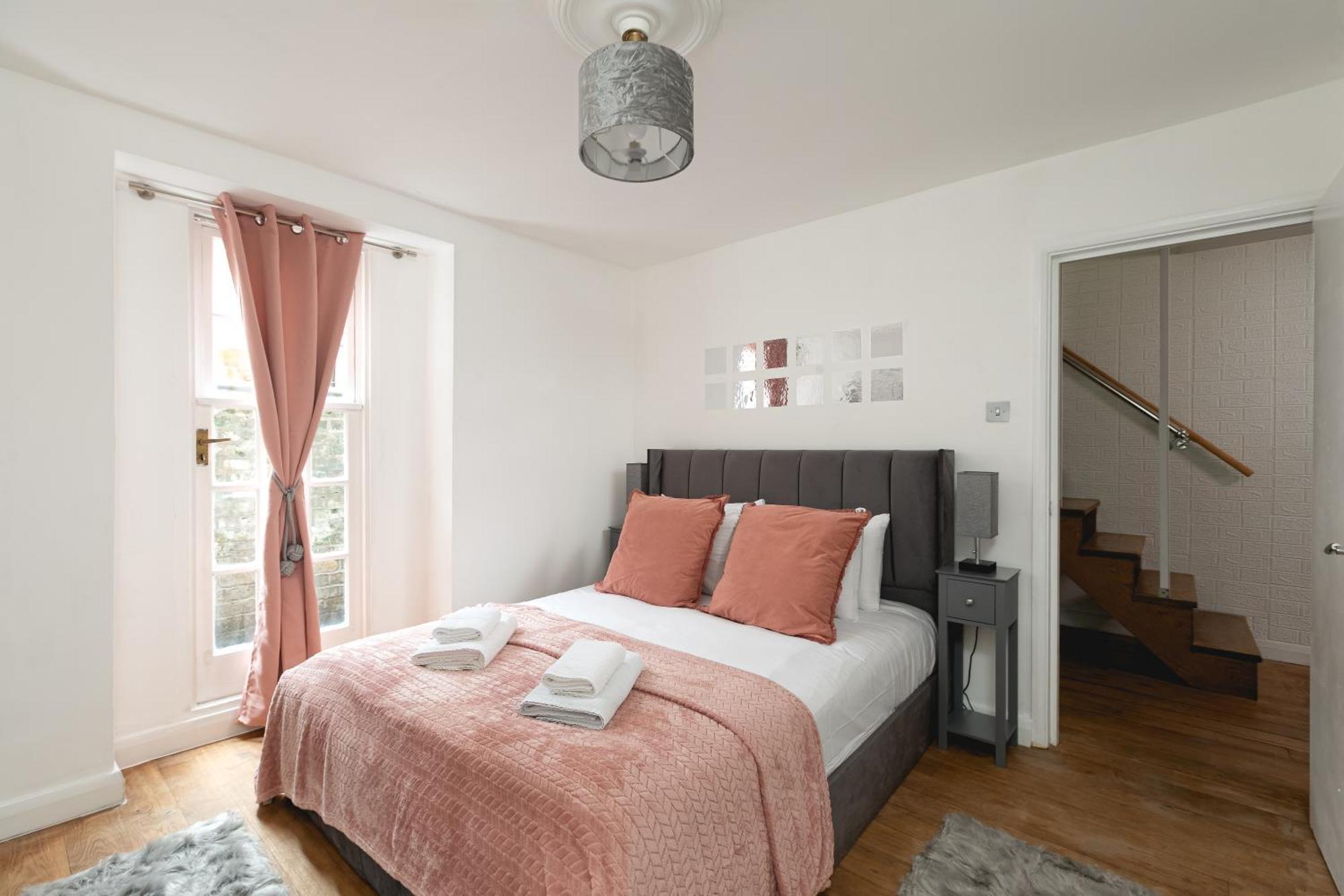 Apartment Spacious With Garden In London