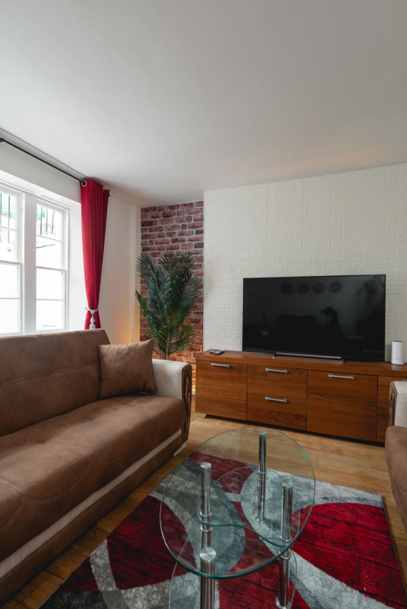 Apartment Spacious With Garden In *