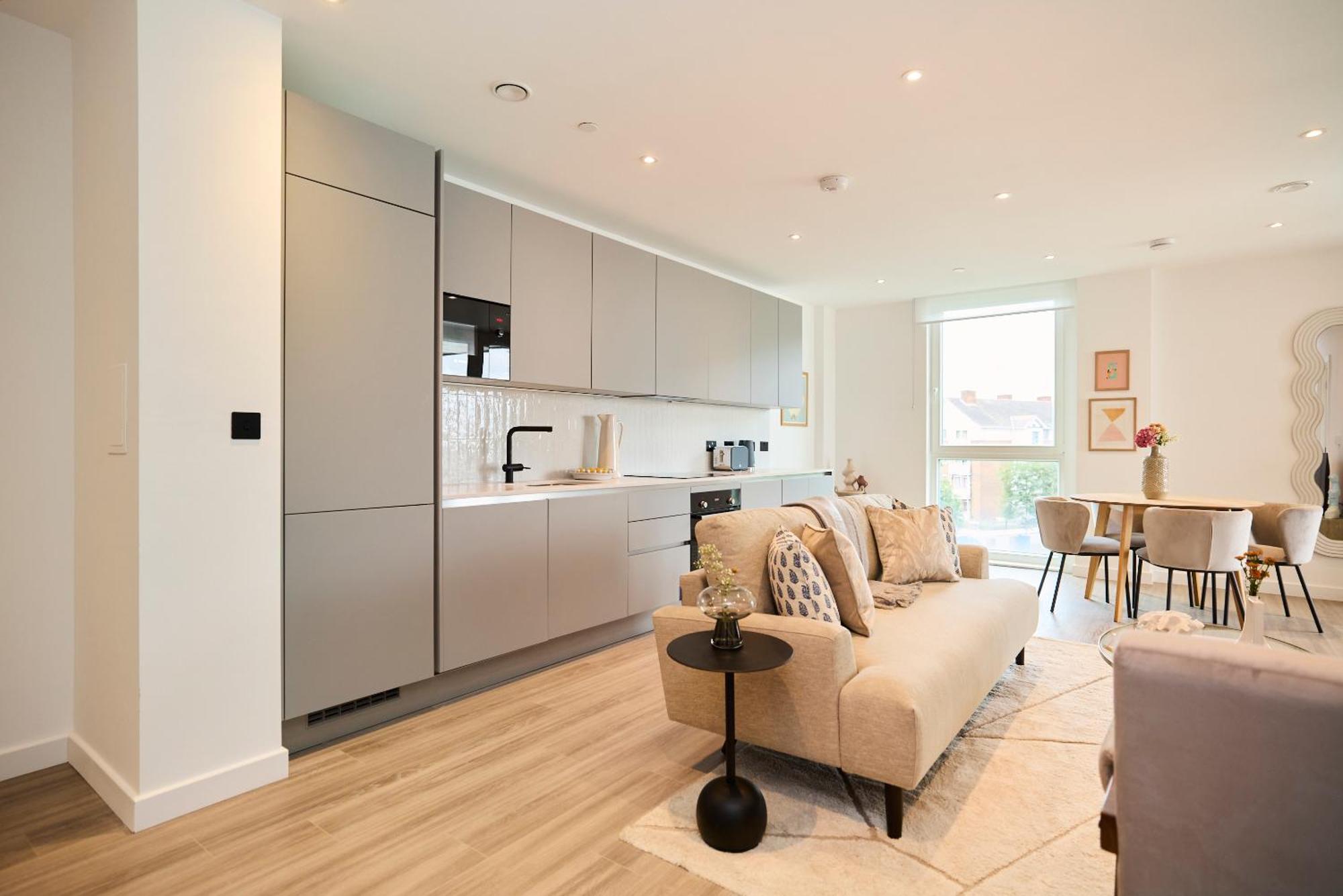 The Tottenham Escape - Lovely 2bdr Flat With Balcony Londen
