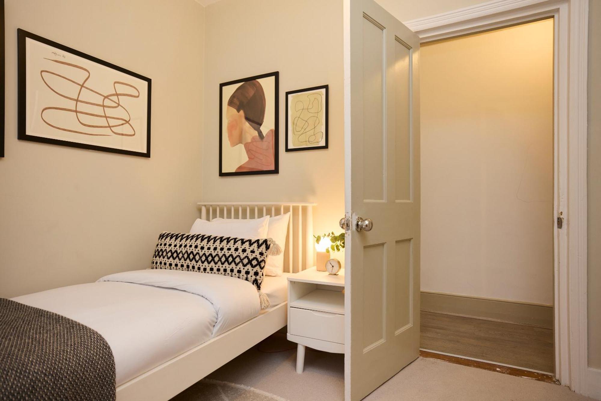 The Furness Hideout - Charming 2bdr Flat With Garden * London
