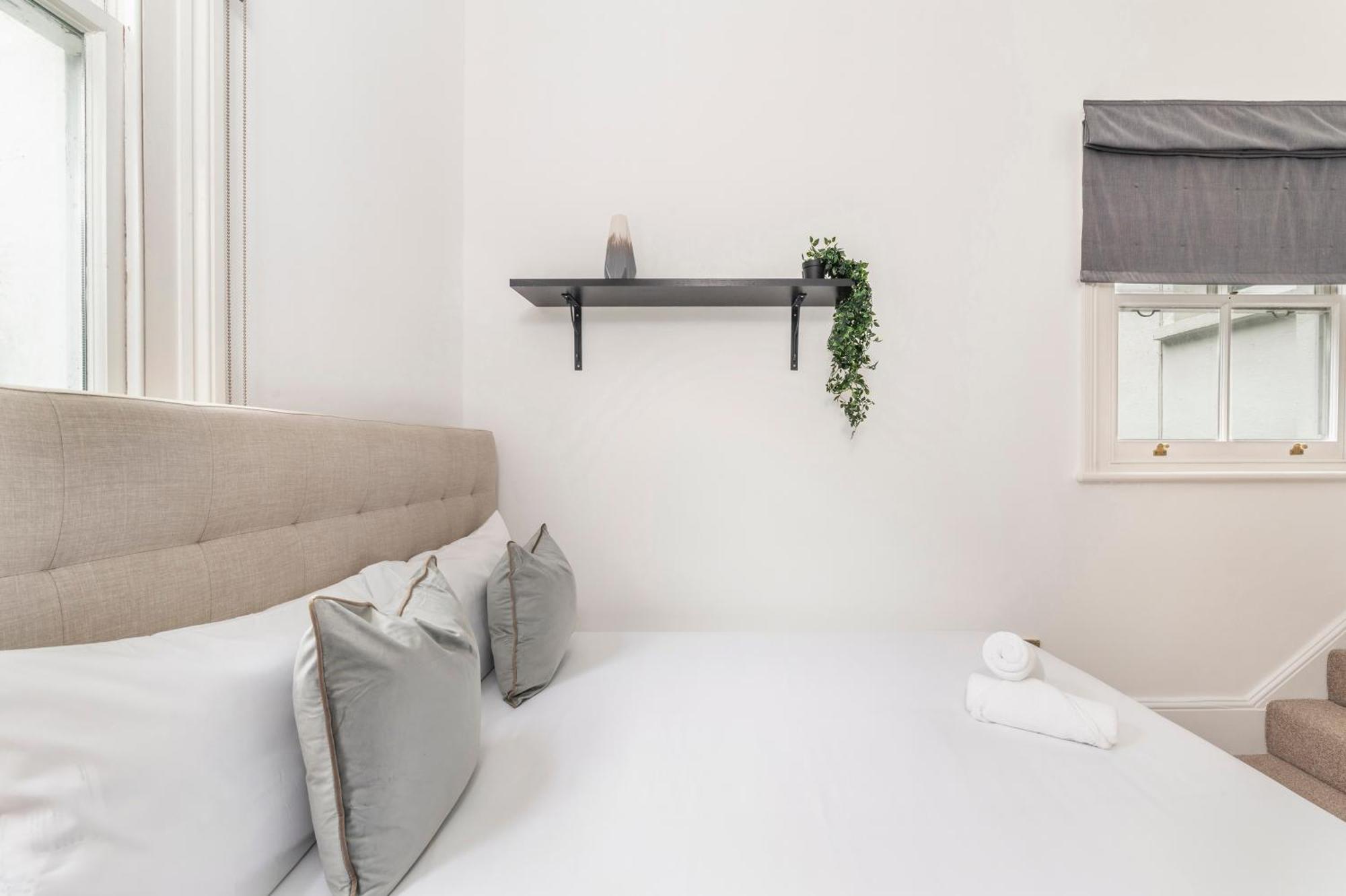 West Collection, Holland Park, Earls Court * London