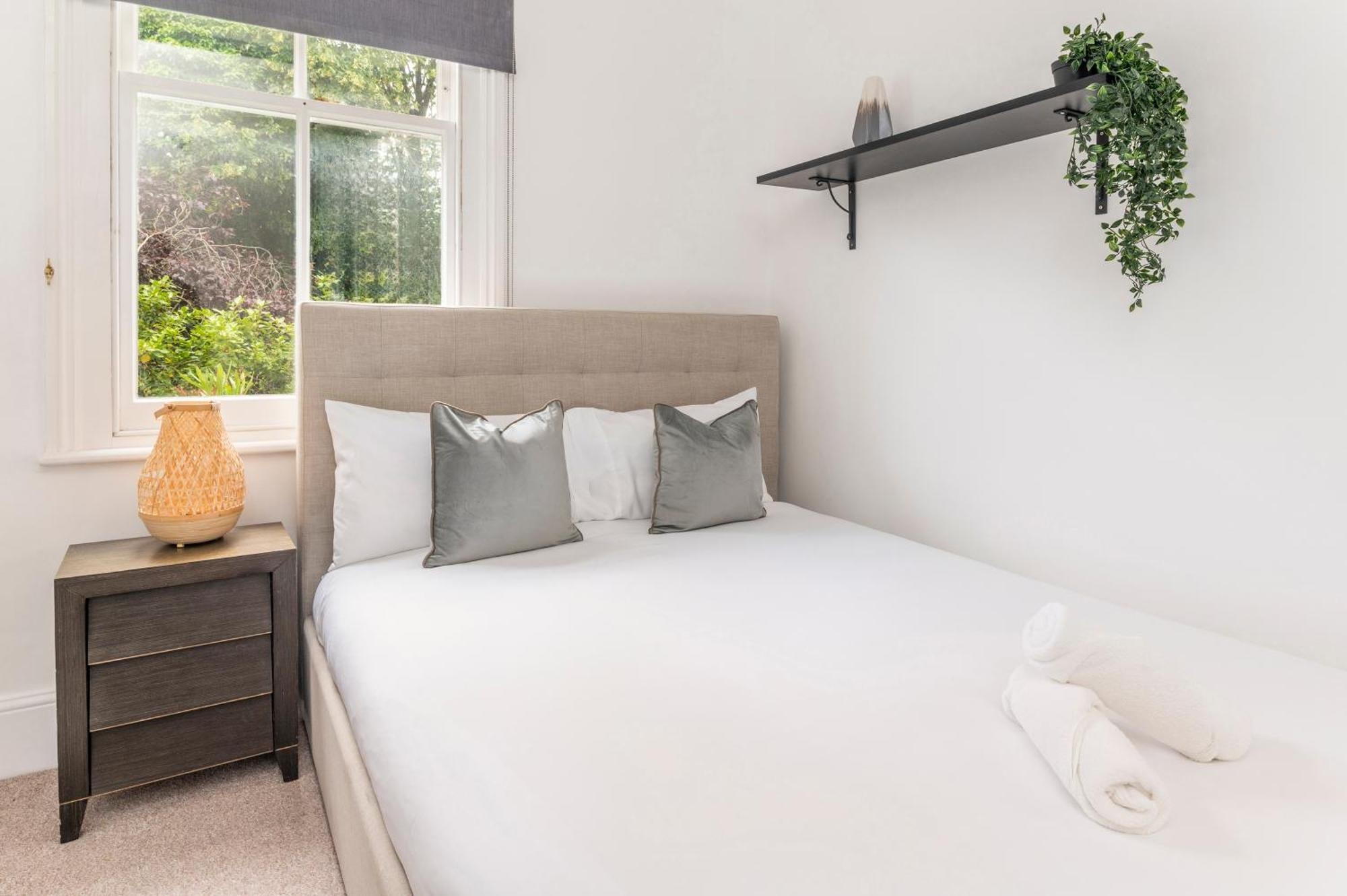 West Collection, Holland Park, Earls Court * London