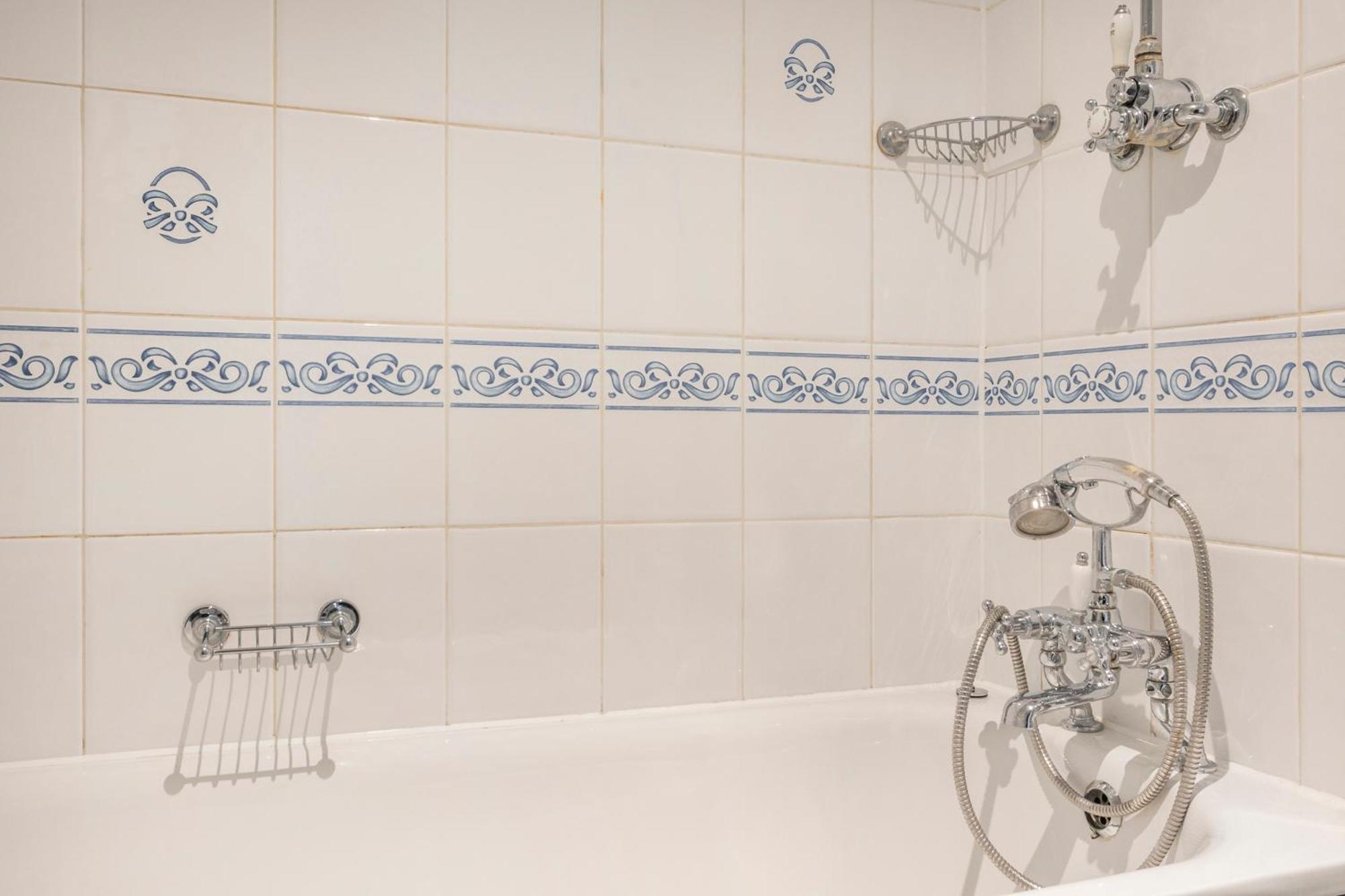 Apartment West Collection, Holland Park, Earls Court London