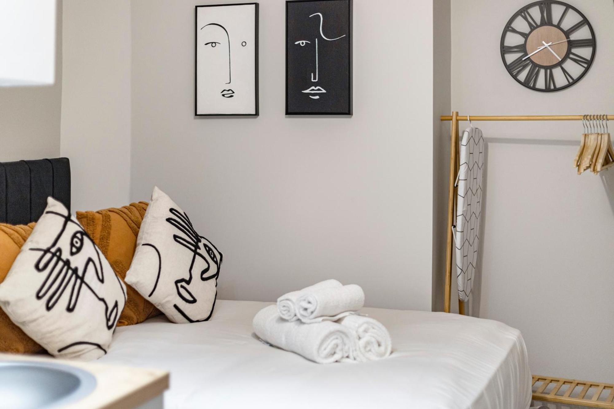 Chic Pad: Modern Retreat Appartement