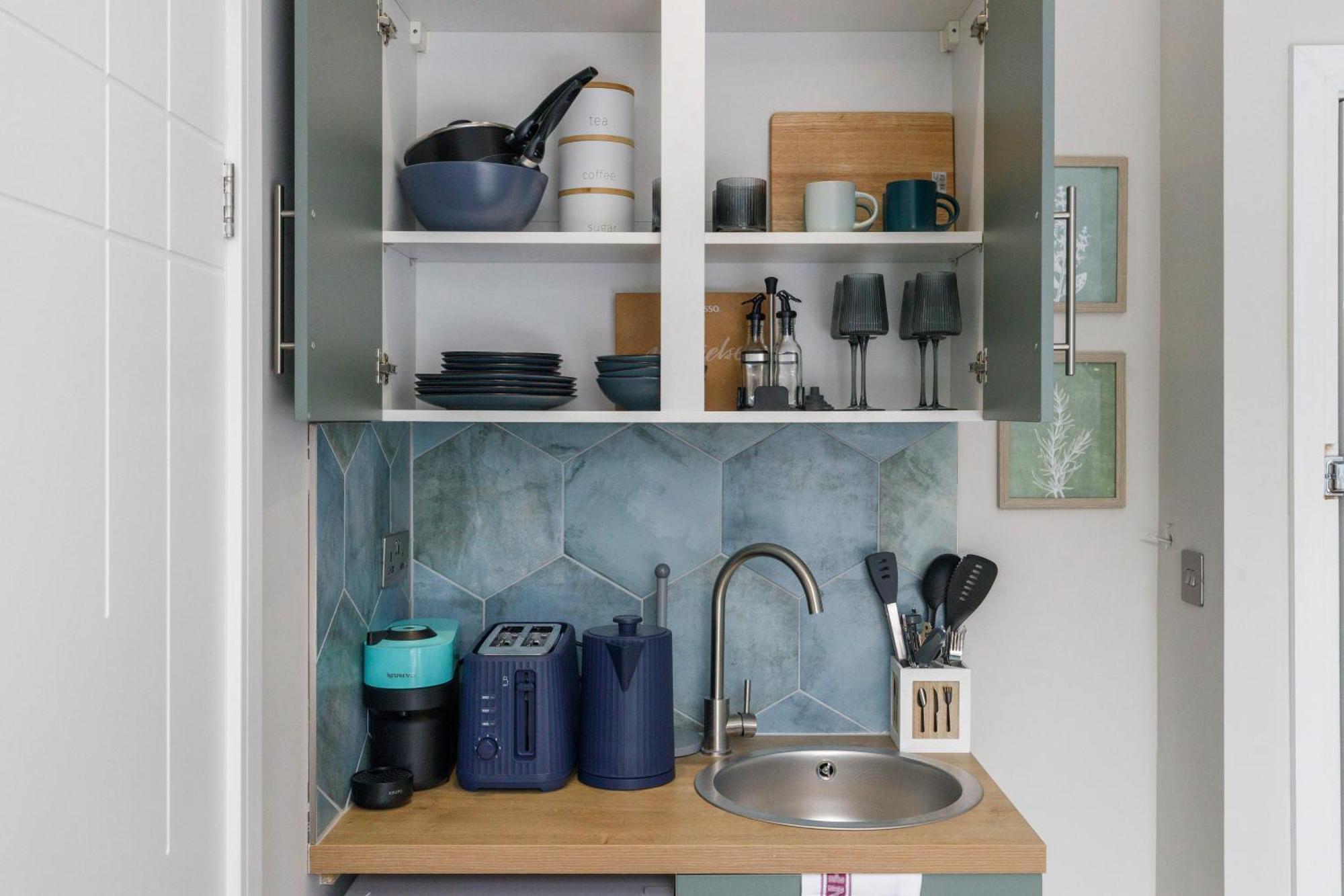 Appartement Living Refined: With Full Kitchen