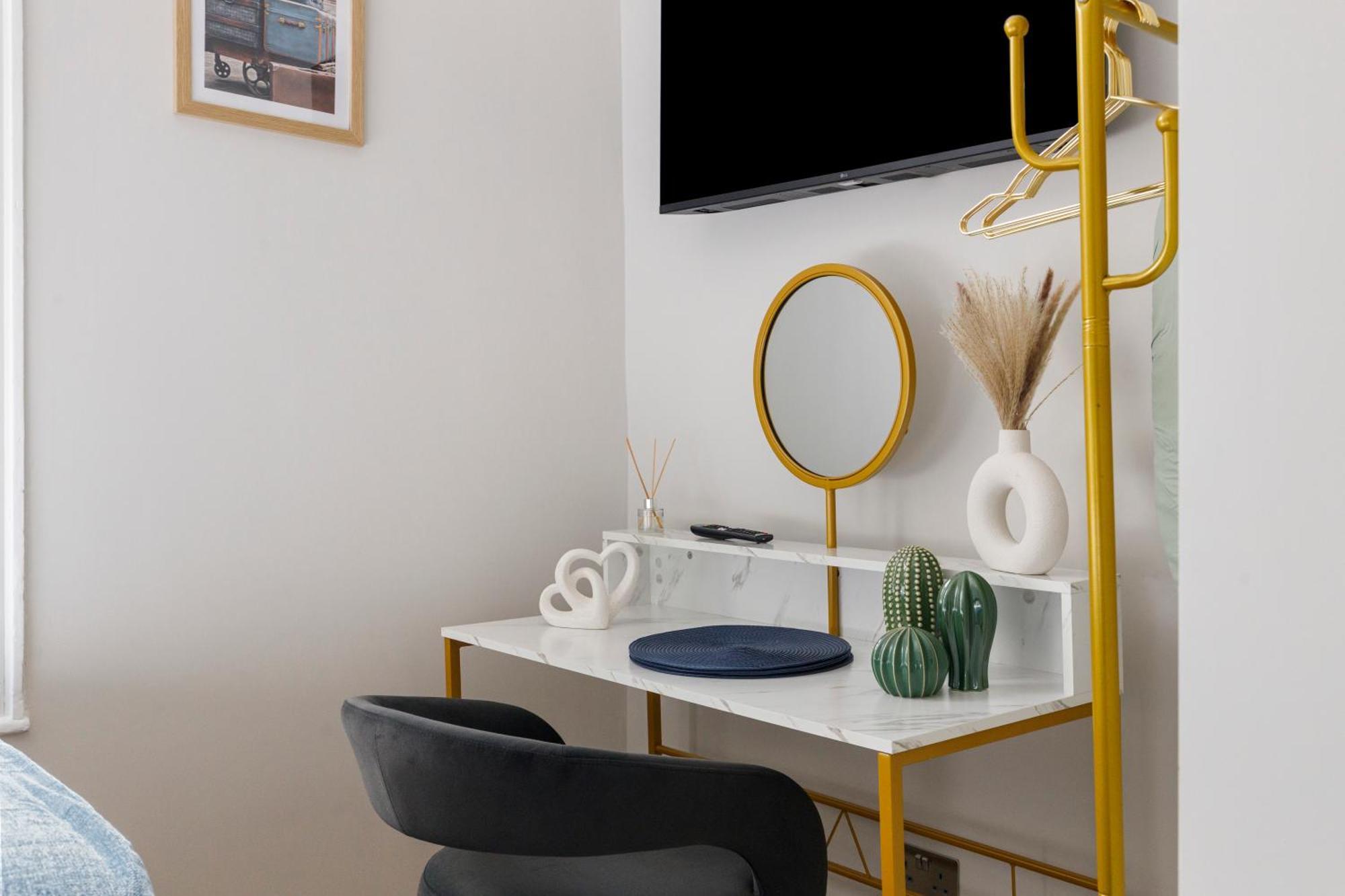 Living Refined: With Full Kitchen Apartment *