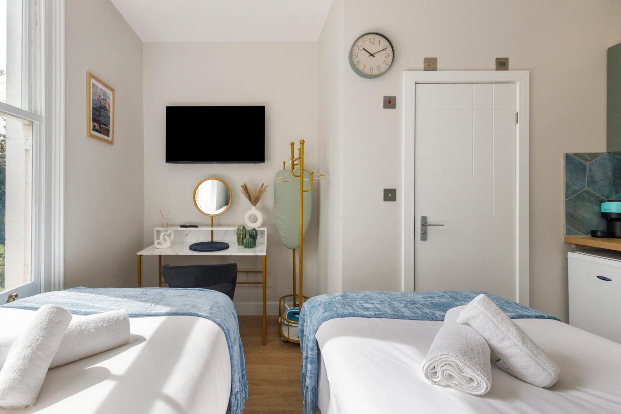 Apartment Living Refined: With Full Kitchen London