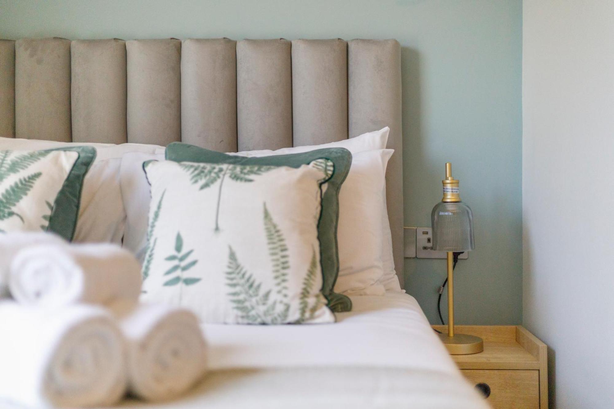 Serene Green Getaway Studio With Calming Ambiance London