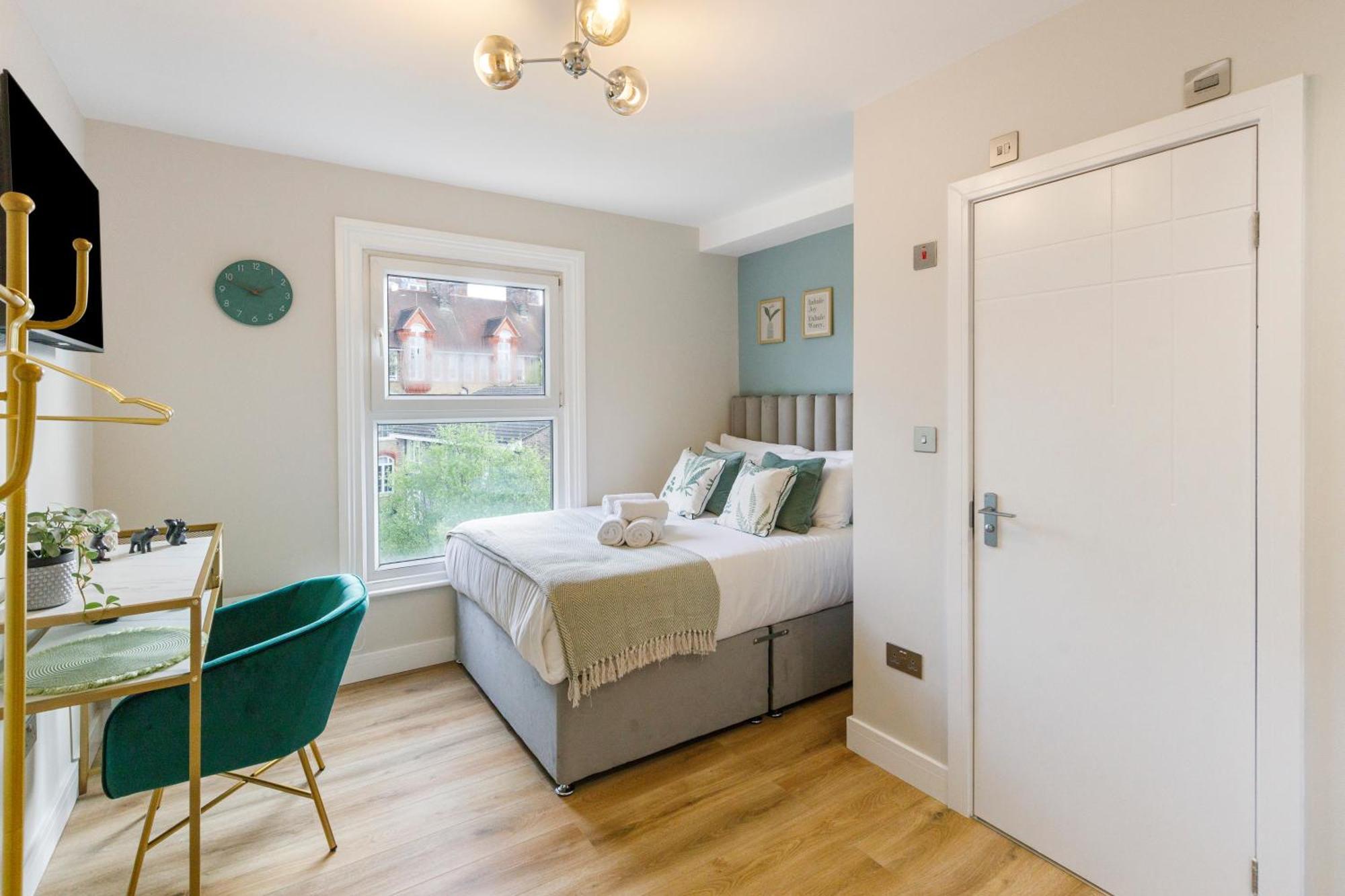 Serene Green Getaway Studio With Calming Ambiance *