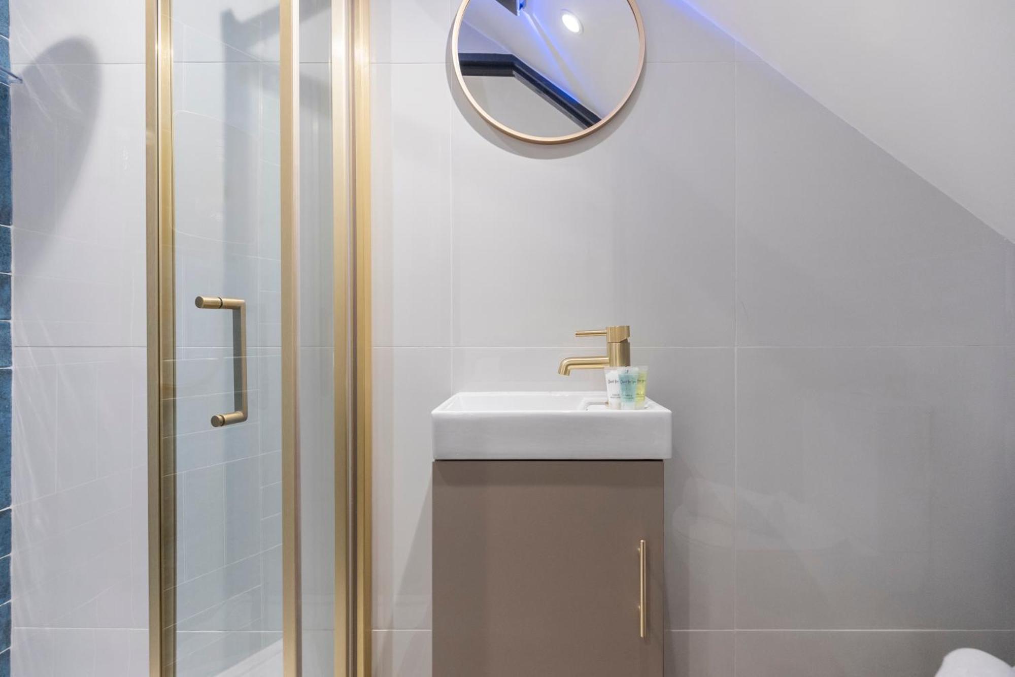 Neutral Zen Serene Sanctuary Lejlighed London