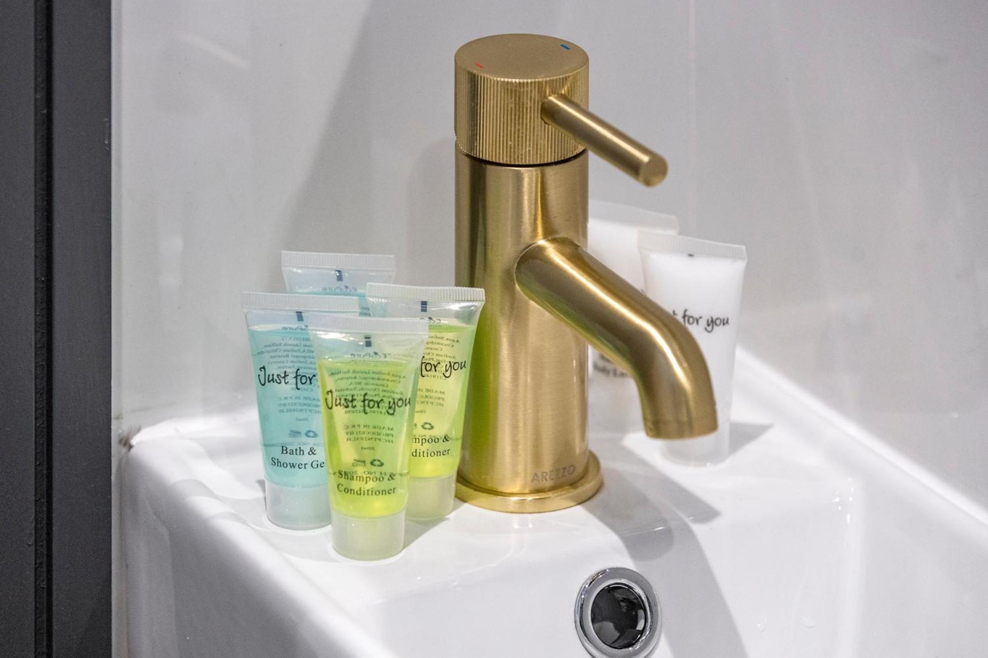 Cityscape Charm Vibrant With Kitchenette Londra