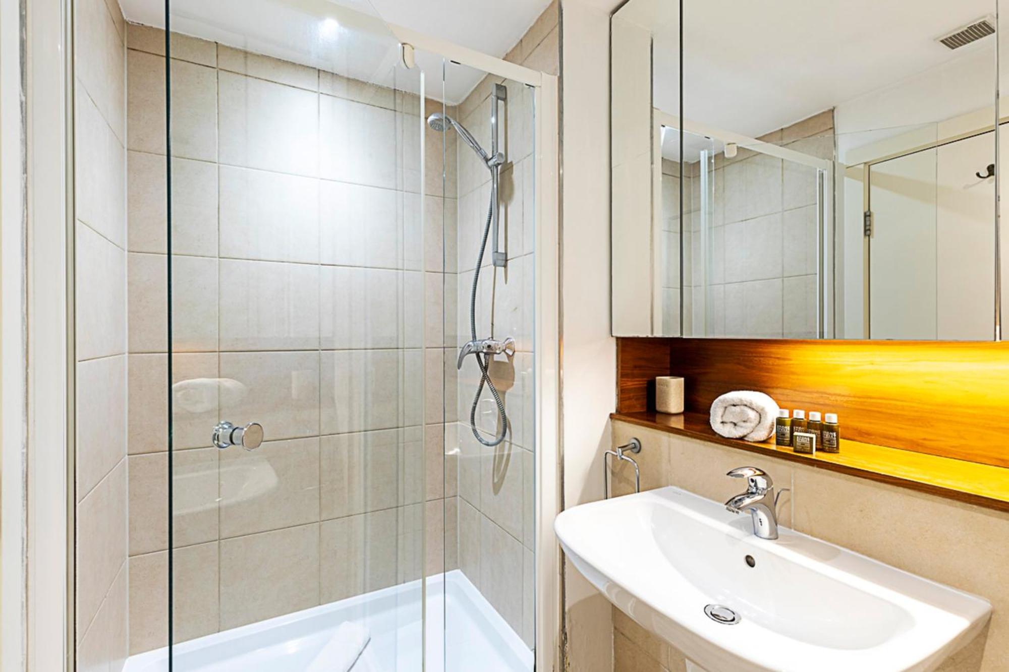 Spacious Modern Flat In Chelsea Harbour London