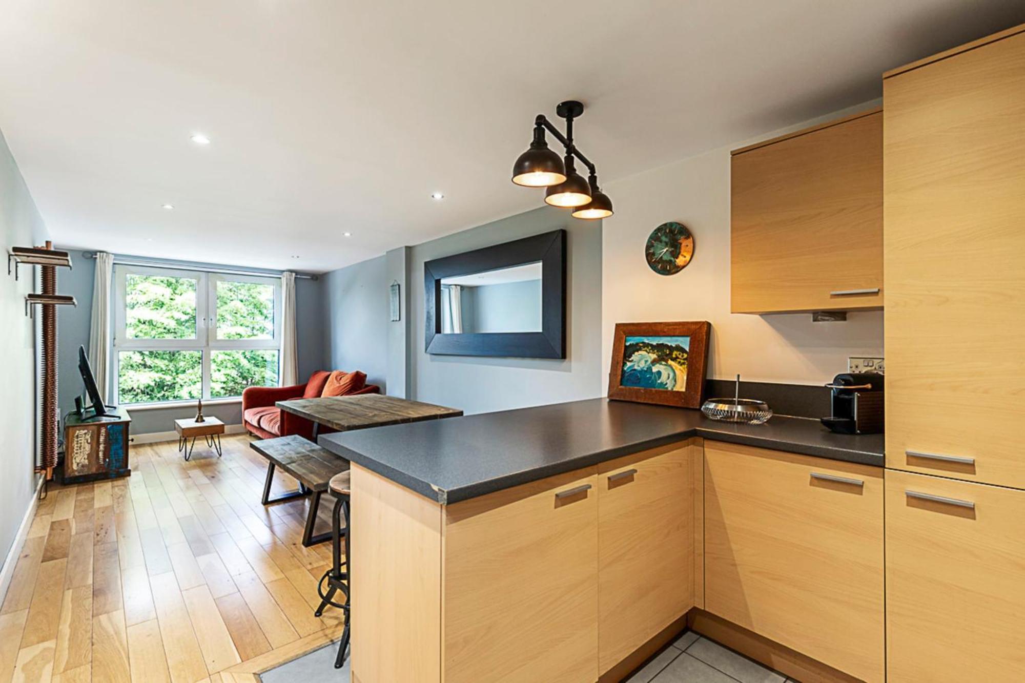 Spacious Modern Flat In Chelsea Harbour Apartment London