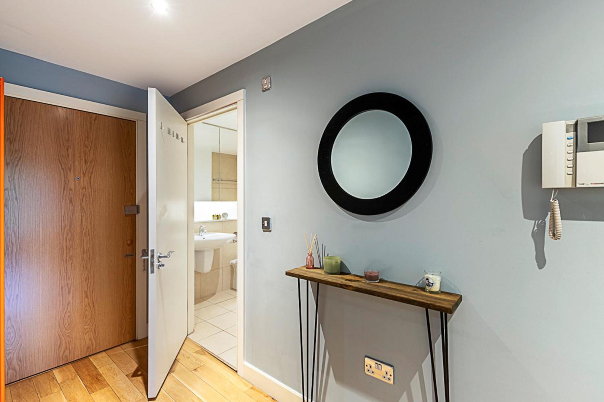Spacious Modern Flat In Chelsea Harbour Apartment