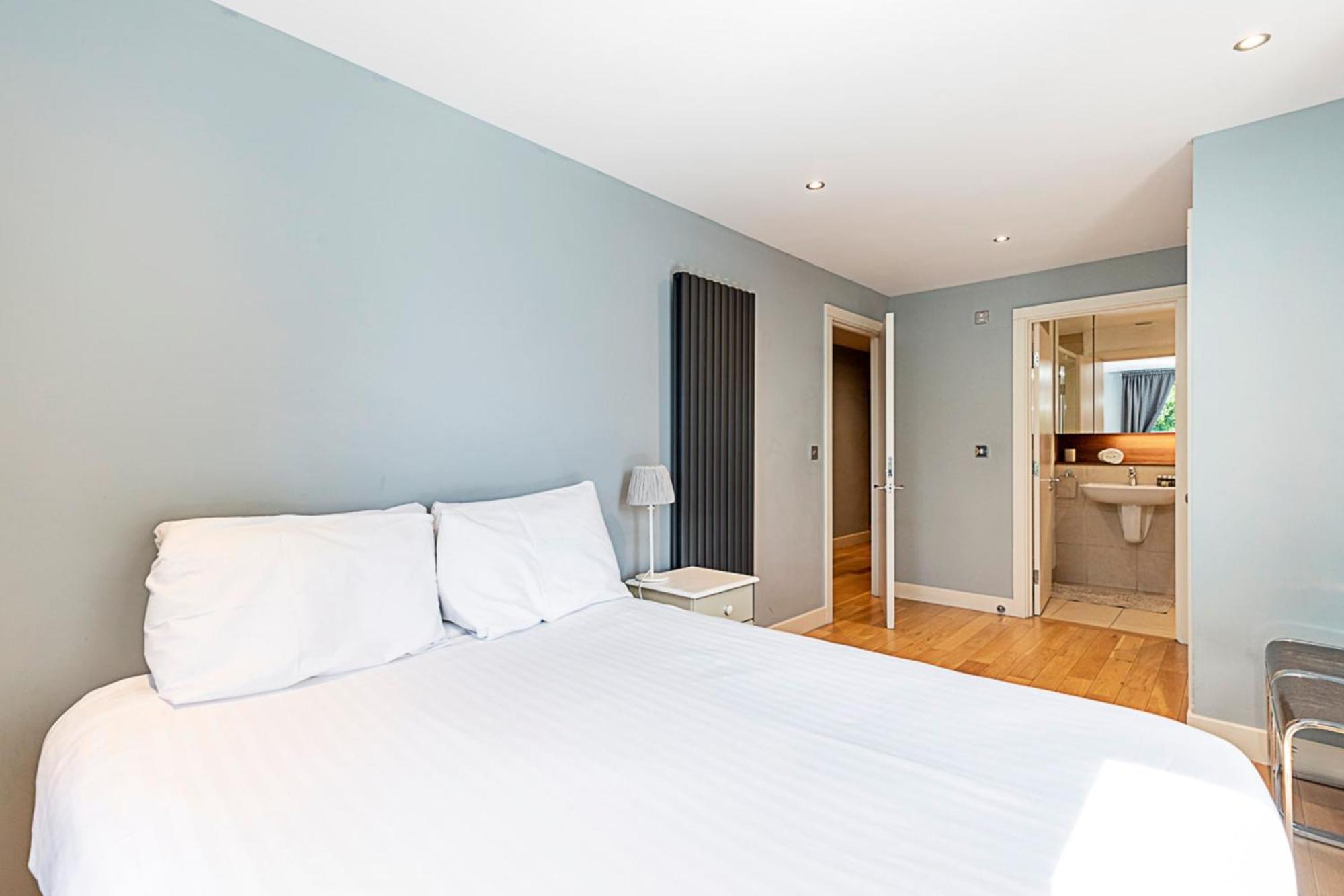 Spacious Modern Flat In Chelsea Harbour Apartment *