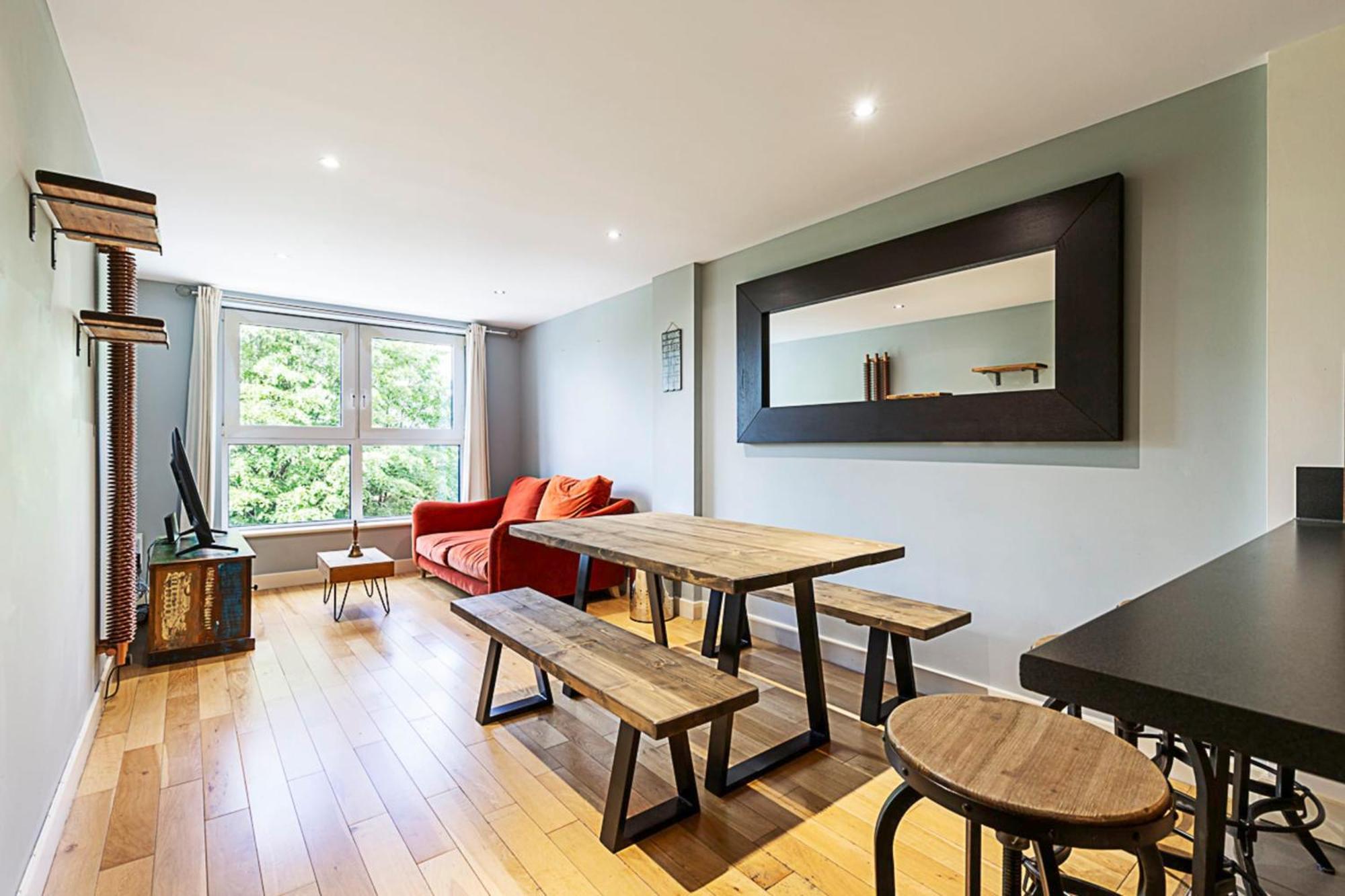 Spacious Modern Flat In Chelsea Harbour Apartment London