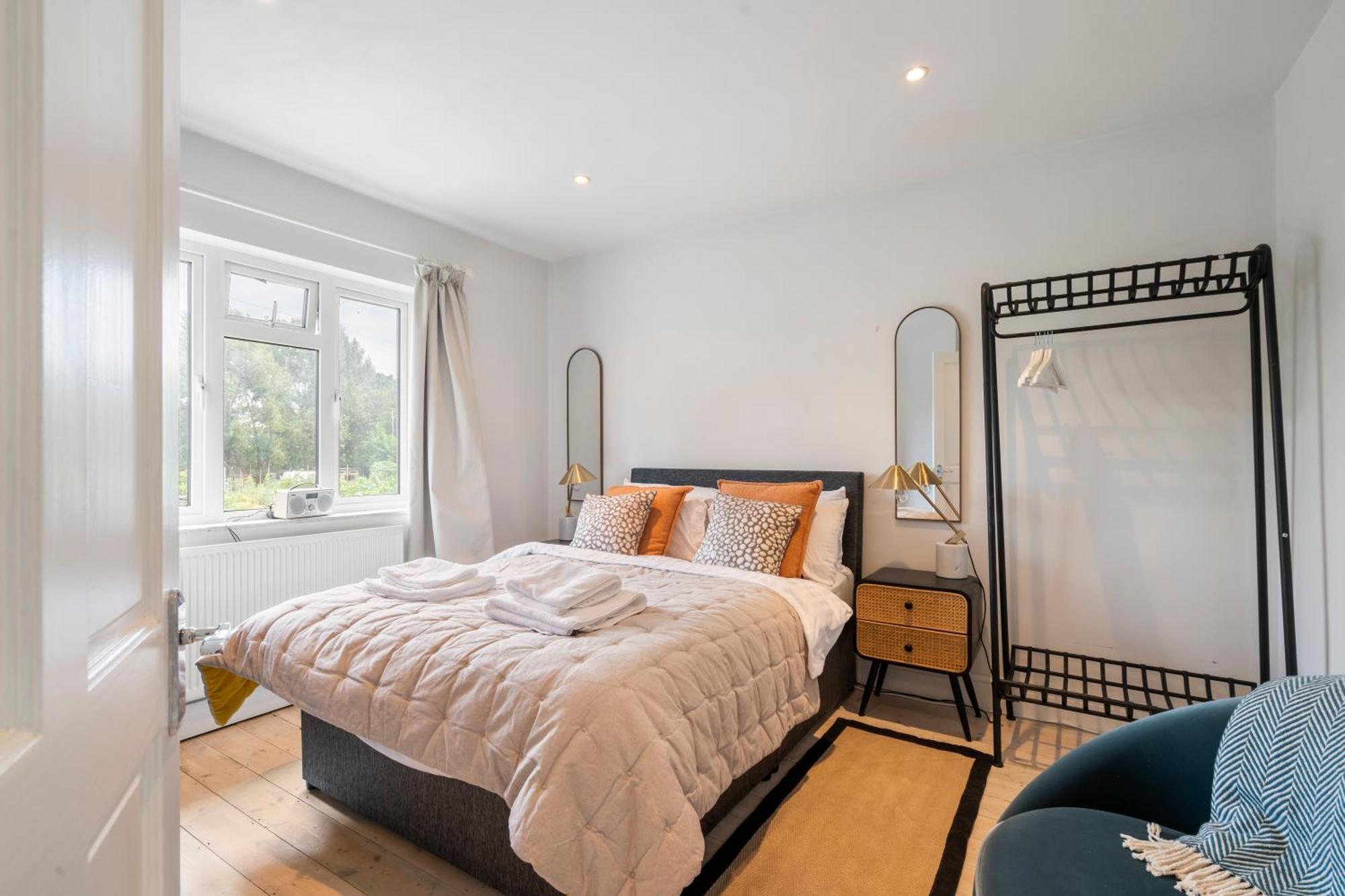 Entire House In Wimbledon * Londen