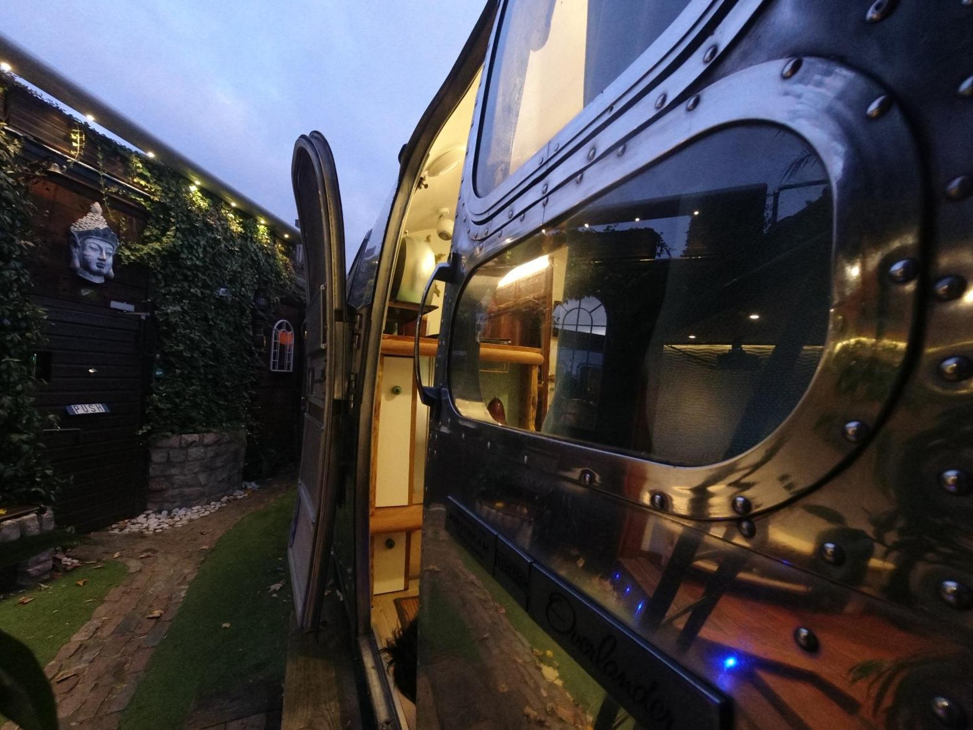 The Silver Bullet - Secluded Urban Oasis Semesterbostad London