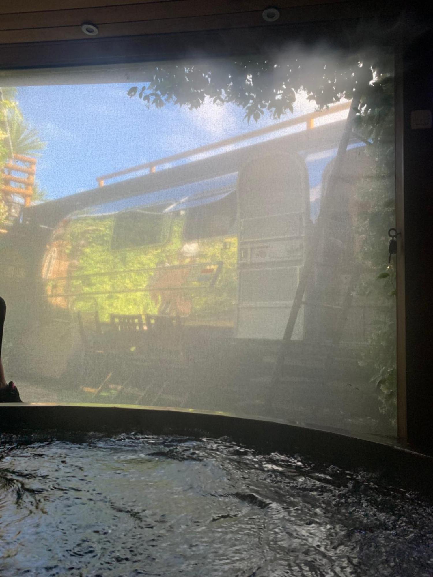 Semesterbostad The Silver Bullet - Secluded Urban Oasis *