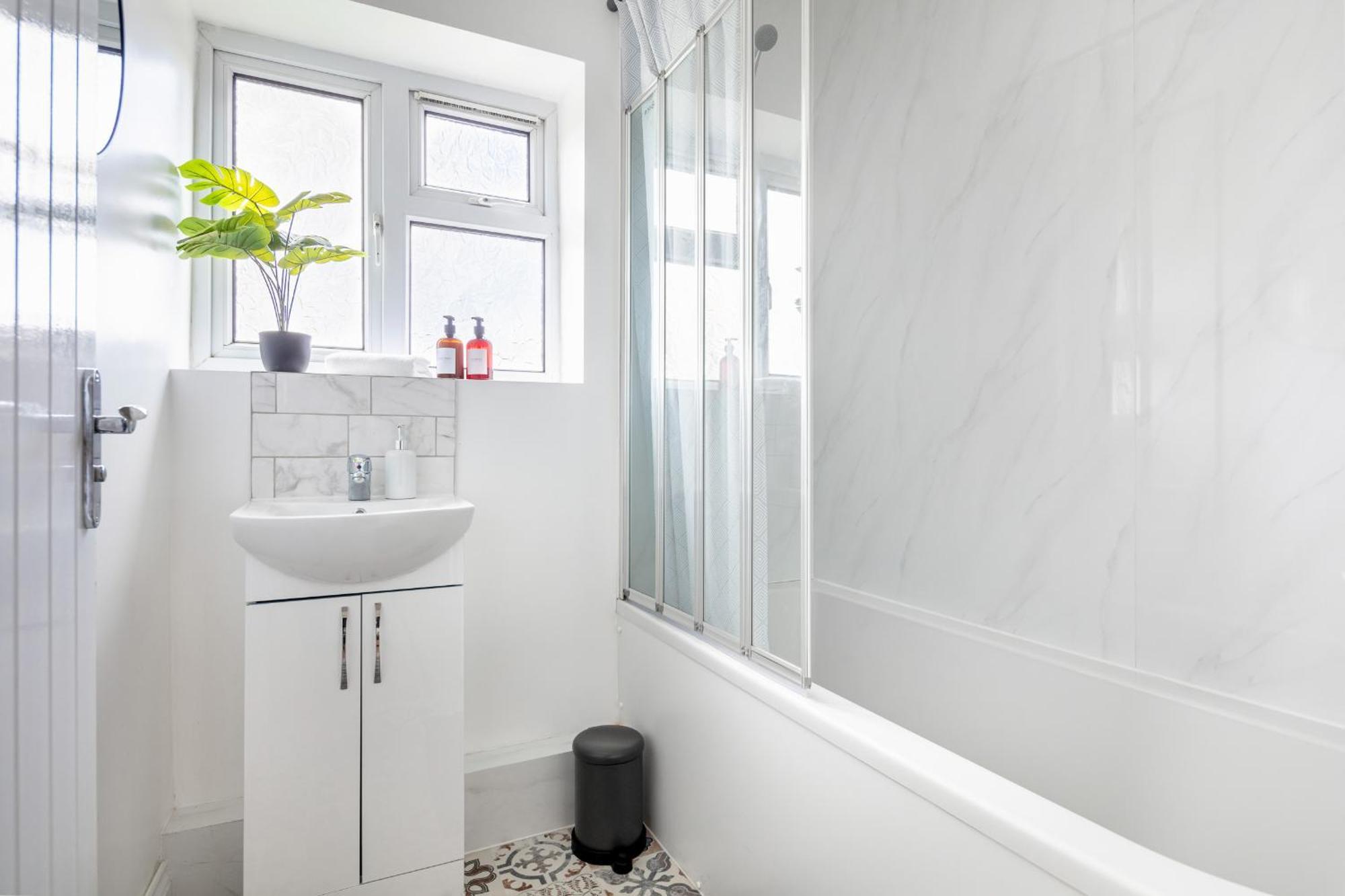 Gem - 2 Bed House, 6 Mins From Liverpool Street, Shops & Restaurants
